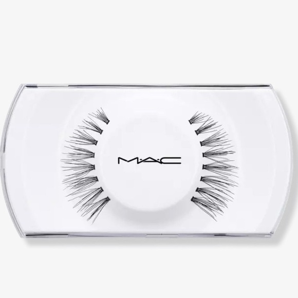 M·A·C Cosmetics Charmer Lash 81 | NEW | Lashes MAC 81 Lash | Natural - Picture 1 of 10